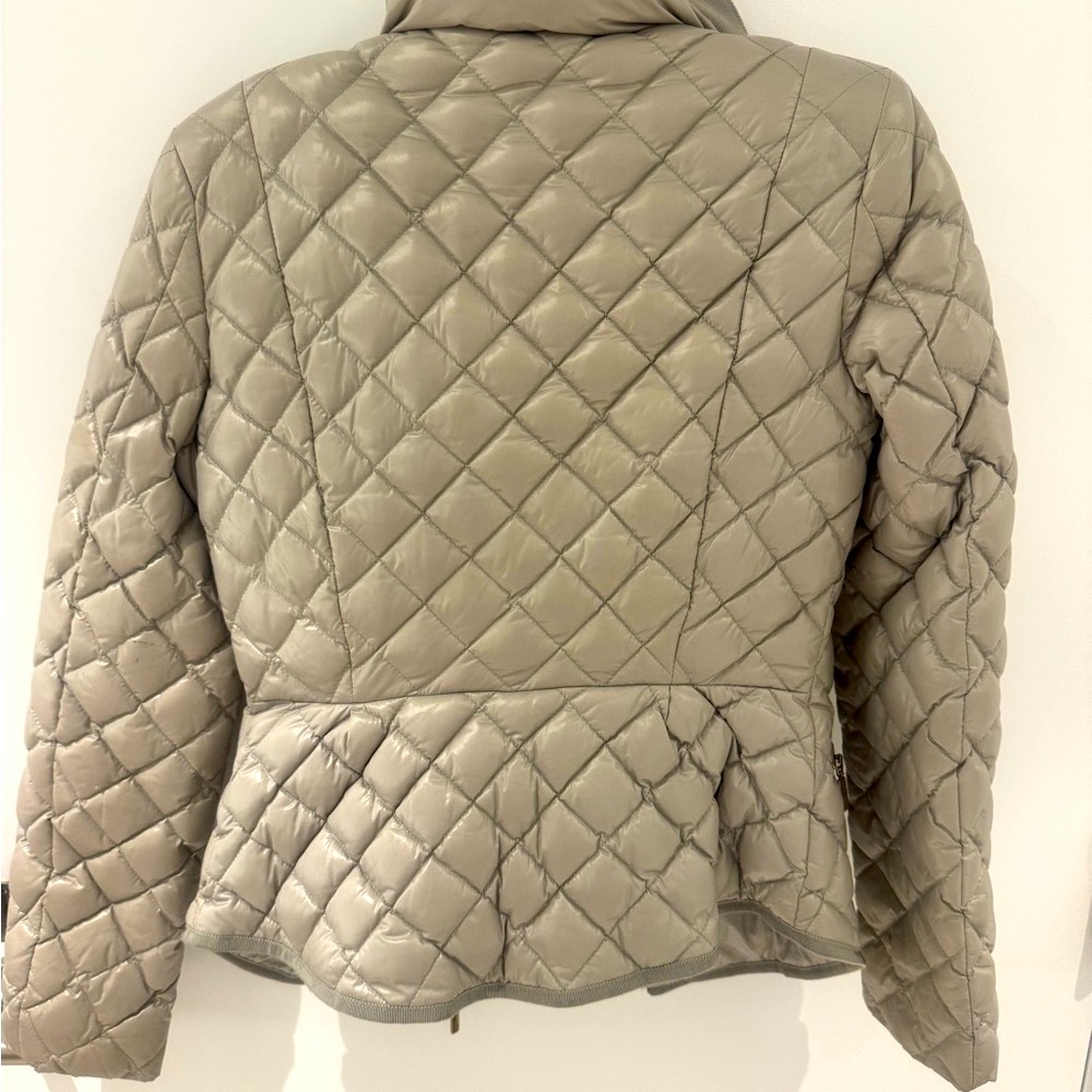 Moncler
Guery Giubbotto Down Jacket - Picture 3 of 12